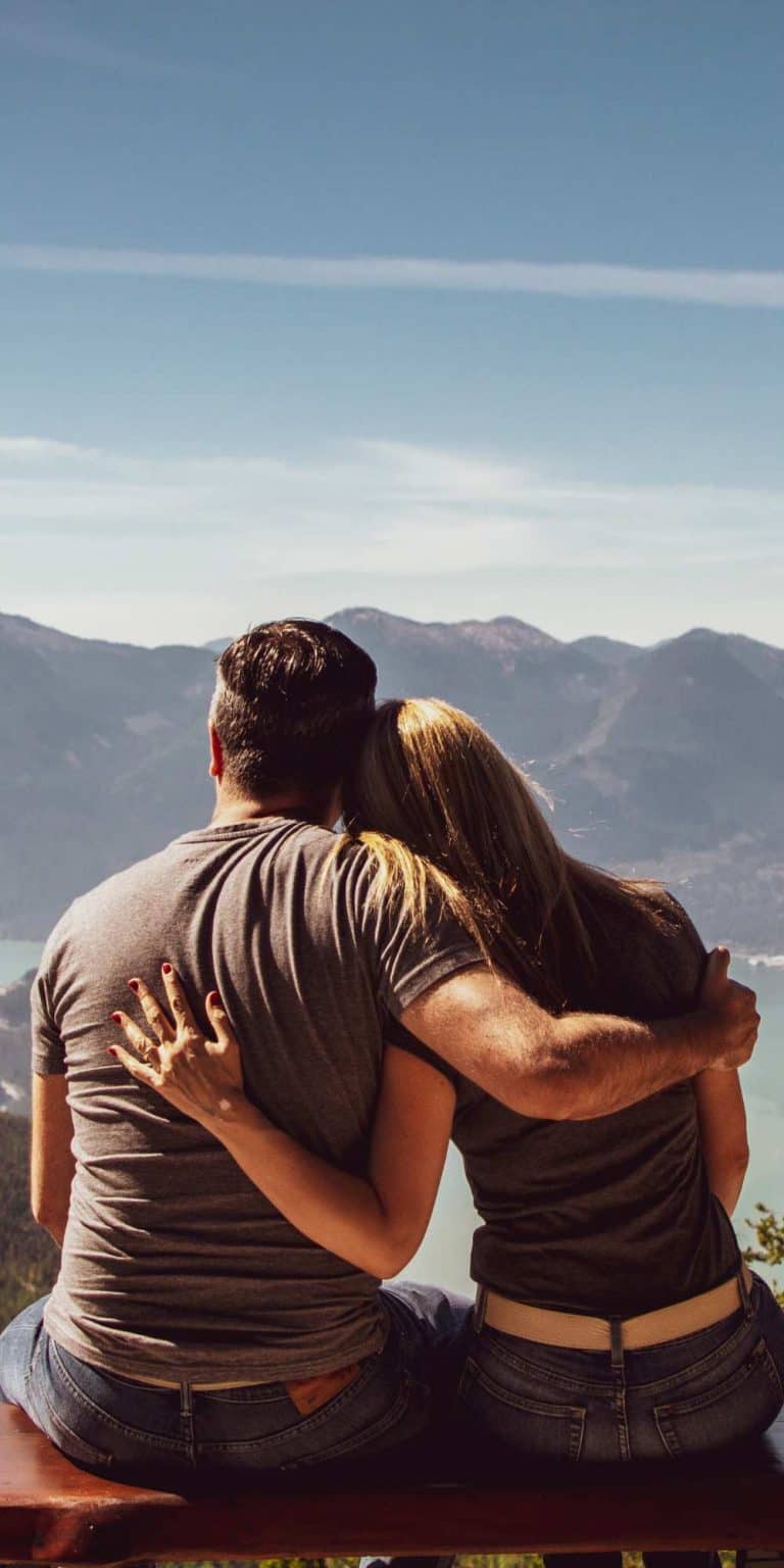 romantic travel couple